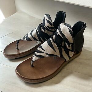 VERY G Zebra Print Canvas Sparta Sandal, Flat Back Zipper Closure Size 8…